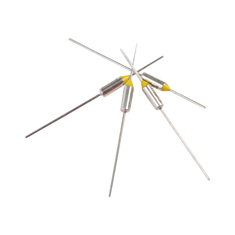 Jednokratni toplinski osigurač Jednokratni toplinski osigurač koji se ne može obnoviti unutar malih kućanskih aparata Jednokratni toplinski osigurač Jednokratni toplinski osigurač koji se ne može obnoviti unutar malih kućanskih aparata